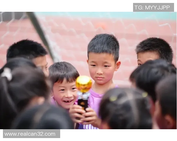 将足球传奇球员化为歌声 唱响绿茵场上的英雄故事