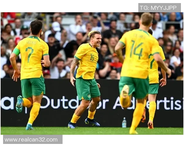 澳大利亚足球明星卡明斯展现非凡实力成就职业生涯巅峰