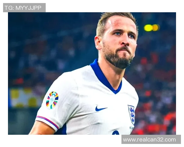 聚焦当代男足球星风采展现绿茵场上热血拼搏瞬间