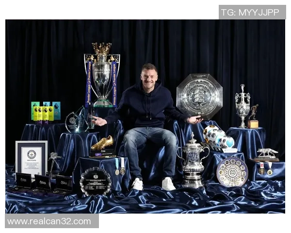 足球历史前三球星是谁？探讨足坛三大传奇球员的辉煌成就与影响力