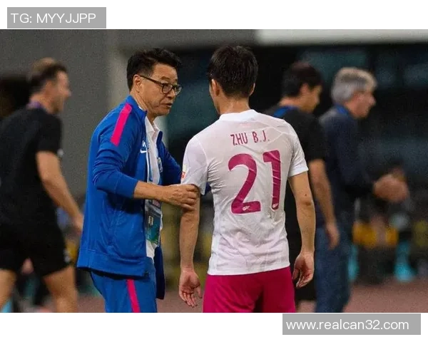 足球巨星展现温情一面爱心纹身背后故事引发球迷热议