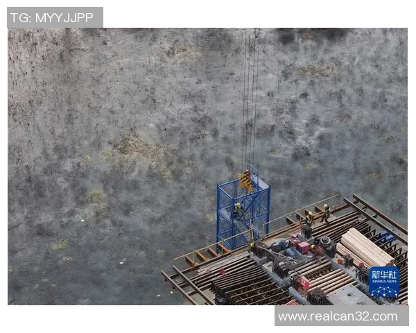 足球归国球星的辉煌历程与影响力分析：从留洋到回归的跨越之路