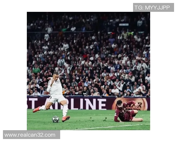 足球明星轻微摔倒瞬间引发热议 球迷们的不同反应和分析